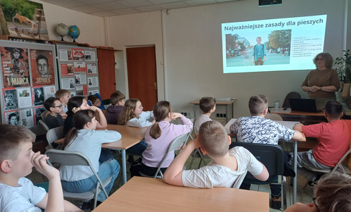 Na pieszo, rowerem czy na hulajnodze- bezpiecznie na drodze!