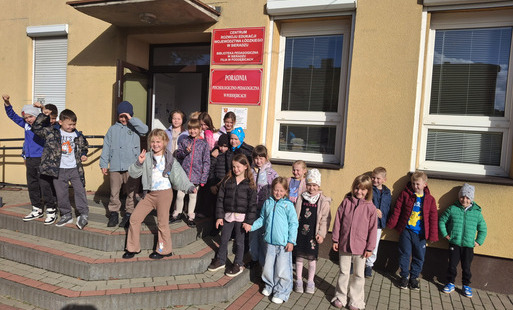 Klasa Id wraz z wychowawczynią wybrała się do Biblioteki Pedagogicznej w Poddębicach na zajęcia pt. „Razem możemy więcej!”