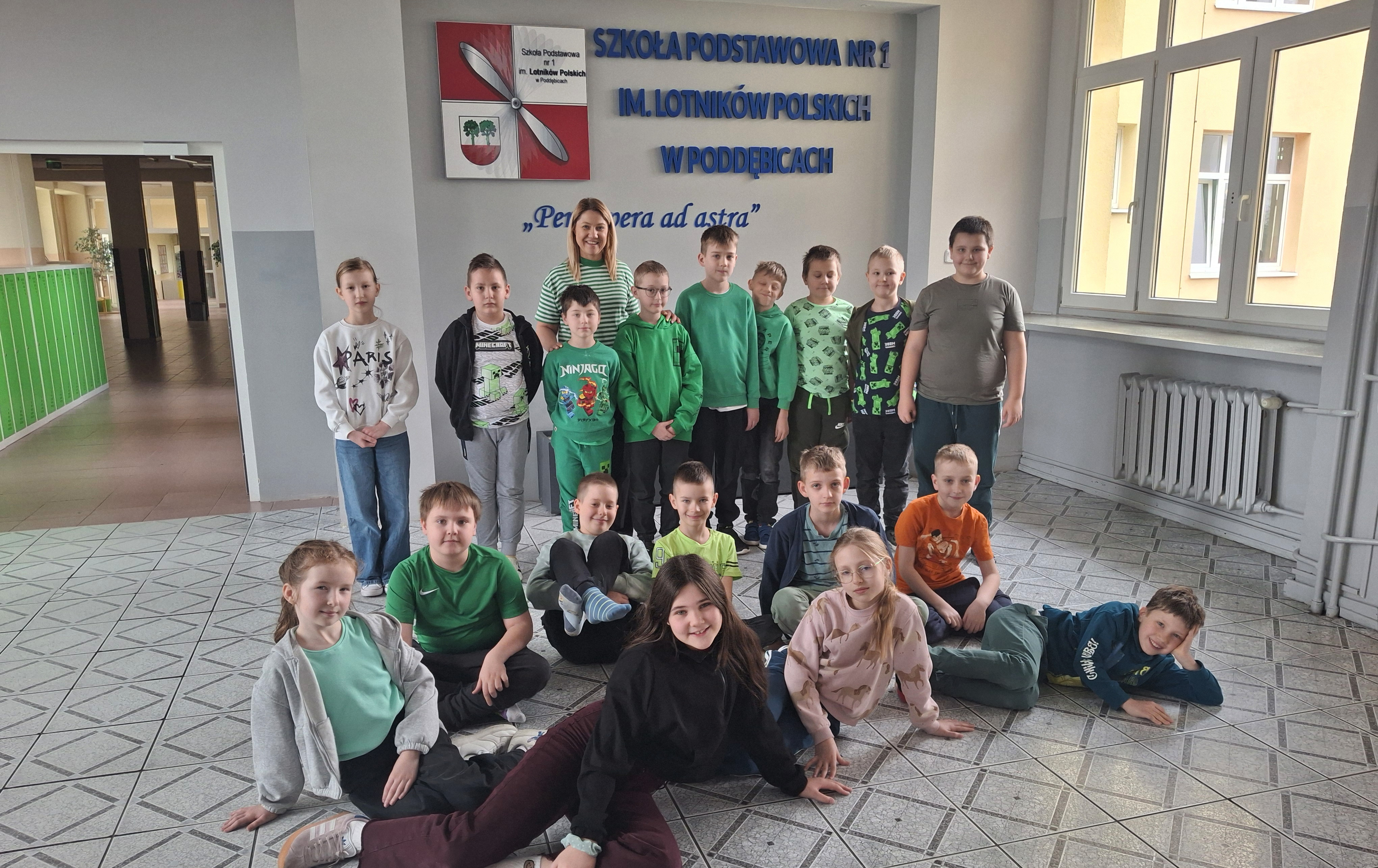 Zdjęcie do &bdquo;Dzień na zielono&rdquo; z okazji powitania wiosny, przygotowany przez Mały Samorząd Uczniowski